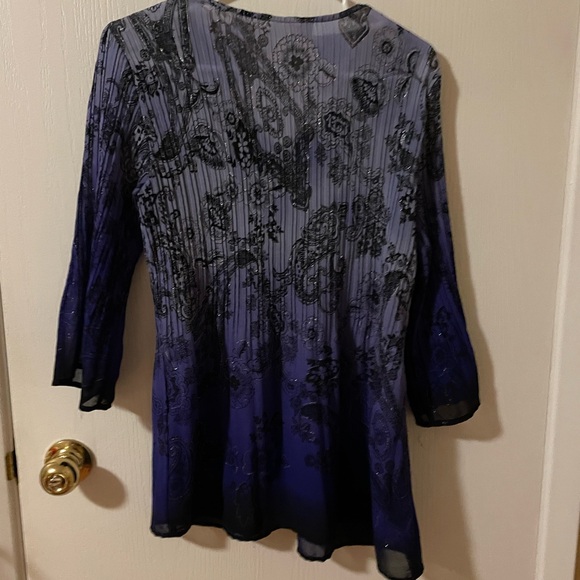 Ladies dressy style top - Picture 4 of 4